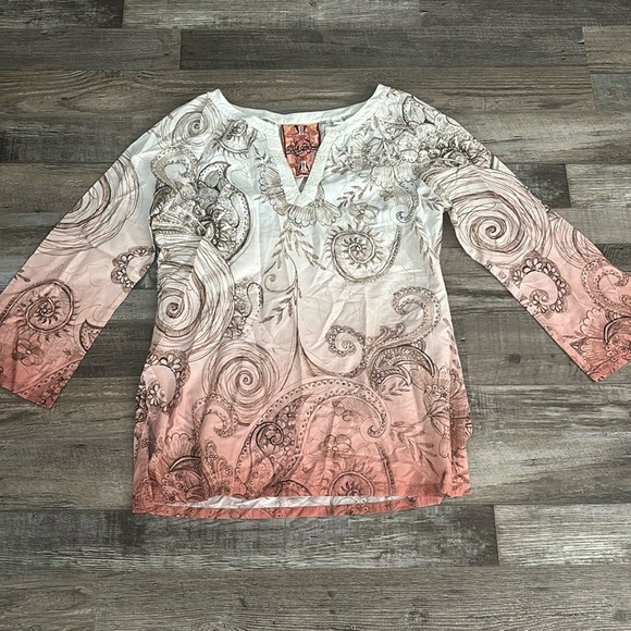 Robert Graham Tops - Robert Graham Floral Embroidered Ombre 💯 Cotton Tunic Small
